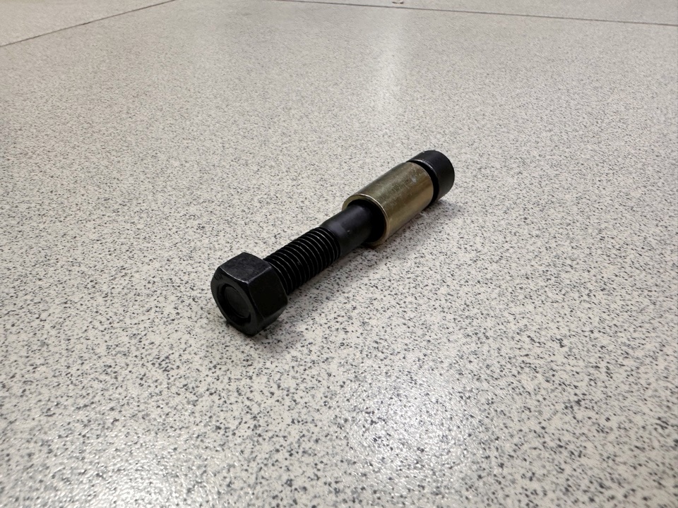 Болт подушки задней рессоры HOWO со втулкой (D=12*1.75*82)