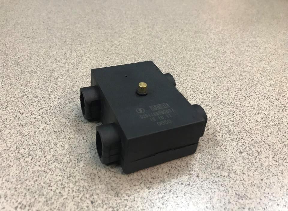 Блок предохранителей в аккумуляторном отсеке SHAANXI