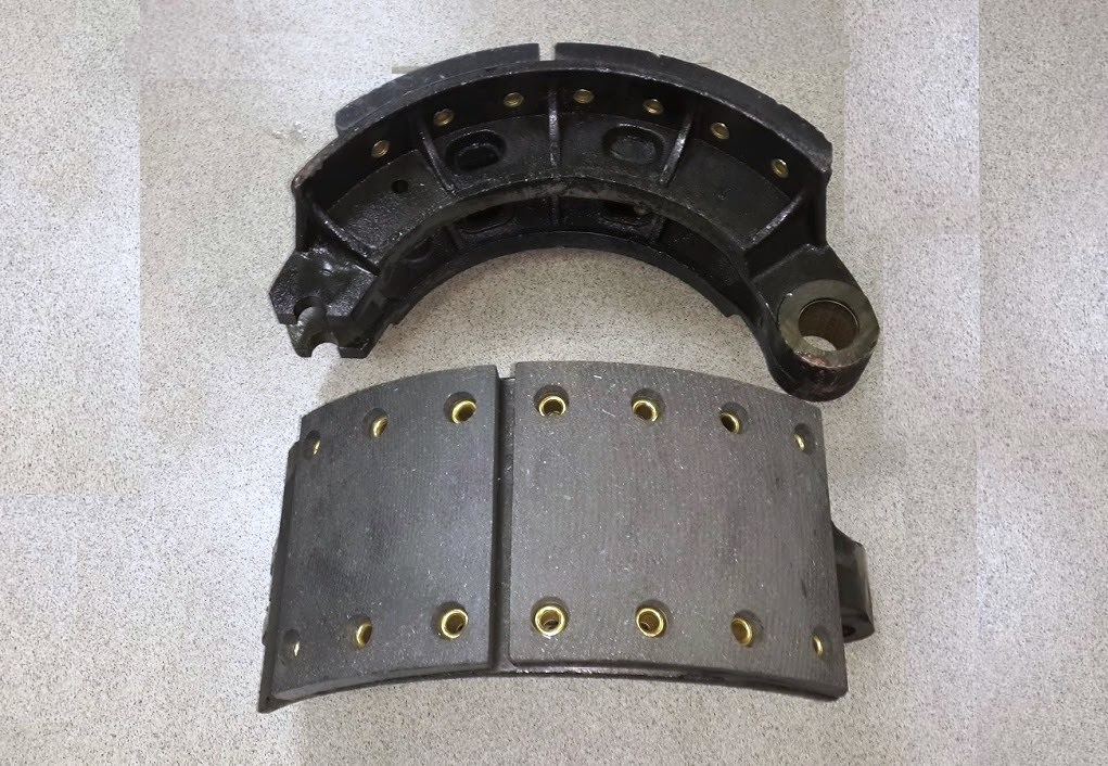 Колодка тормозная HOWO, SHAANXI F2000 передняя