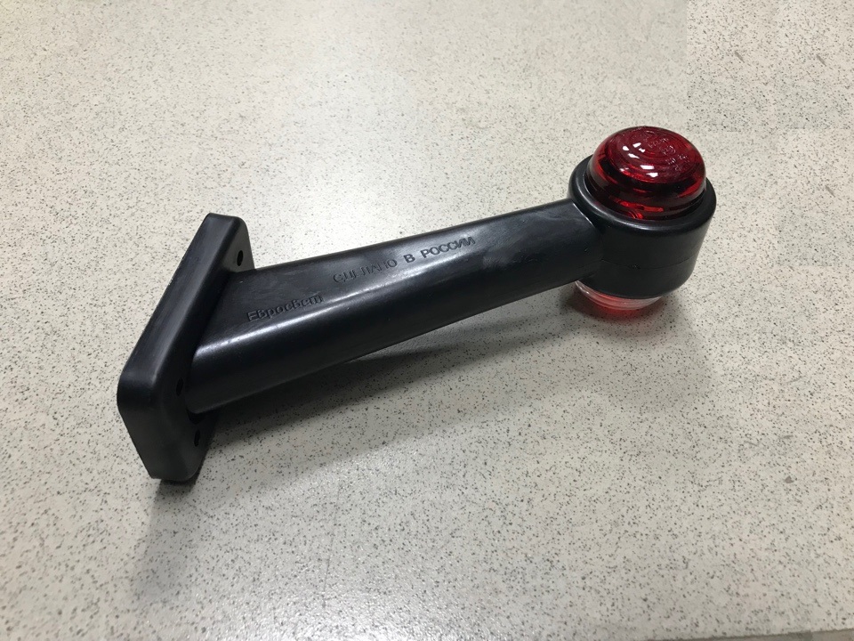 Фонарь габаритный красно-белый 24В (прямой с наклоном) большой