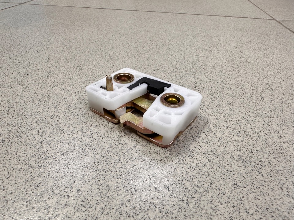 Замок двери HOWO правый