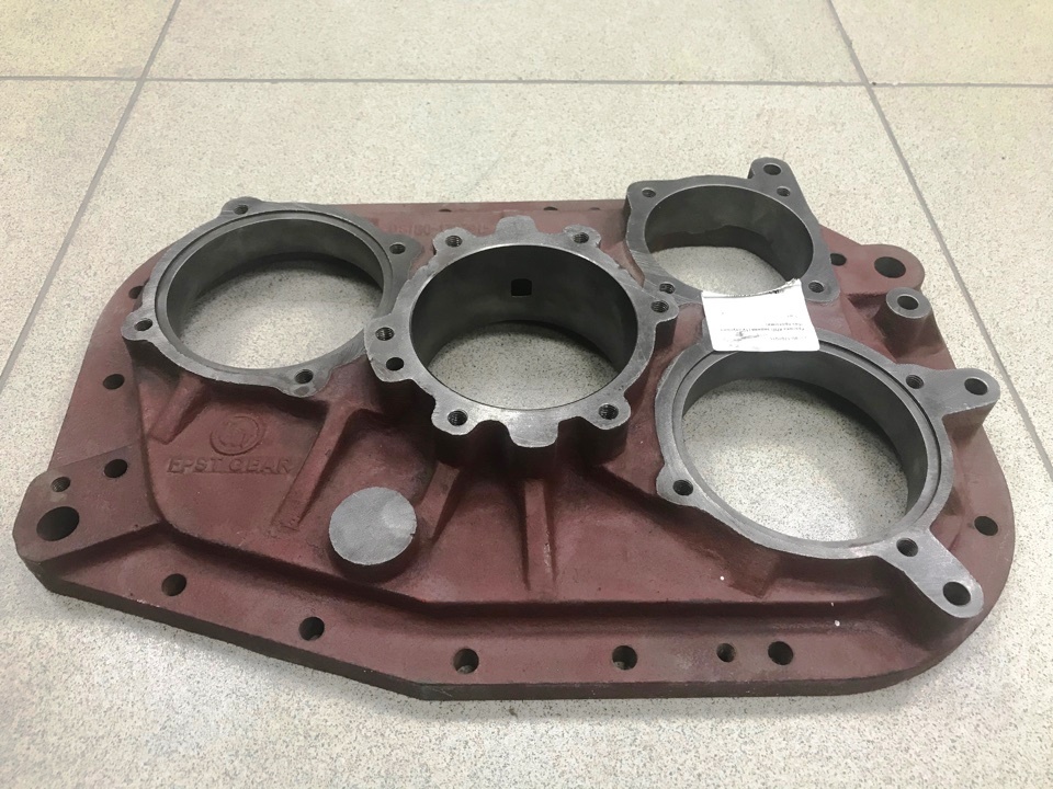 Крышка КПП 12JS160 задняя SHAANXI (без проточки)