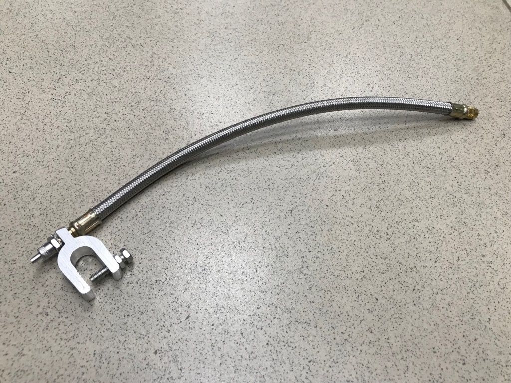 Шланг подкачки внутреннего колеса МАЗ,КамАЗ L-350 мм с кронштейном (металлический рукав)