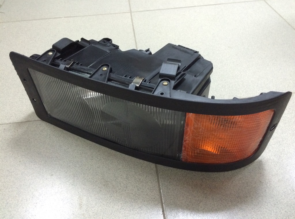 Фара передняя левая (стекло) SHAANXI F2000