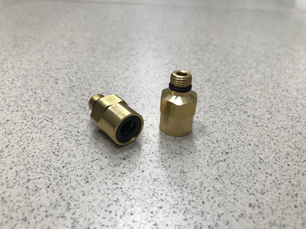 Соеденитель трубки ПВХ, полиамид d=8мм (наружная резьба М10Х1 прямой латунь CAMOZZI