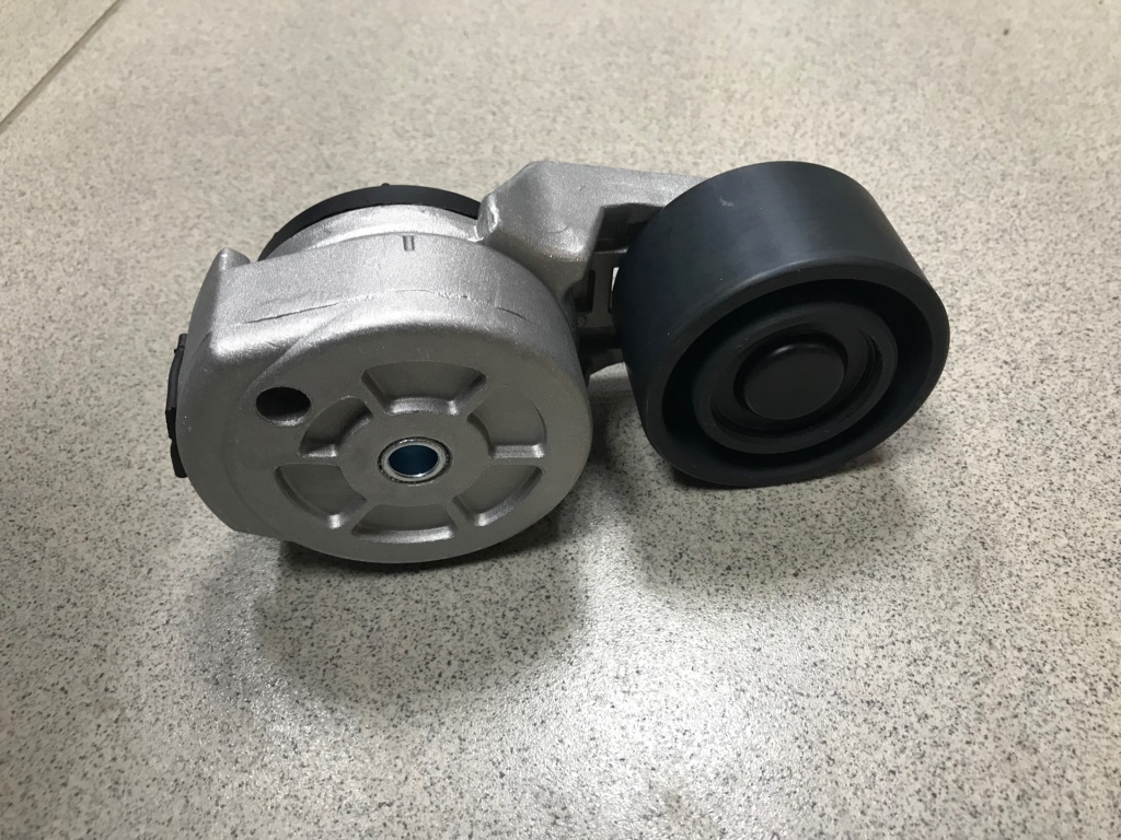 Натяжной ролик D12 HOWO A7