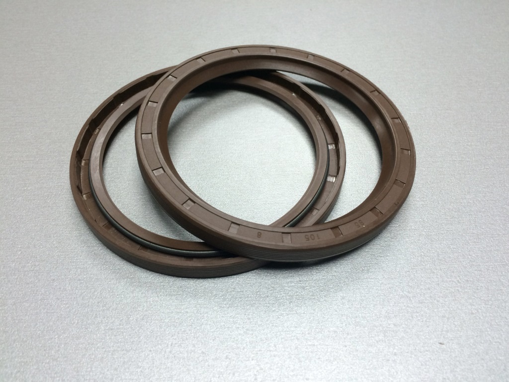 Сальник 85х105х8 задней крышки КПП внутренний HOWO,SHAANXI К-Т 2ШТ