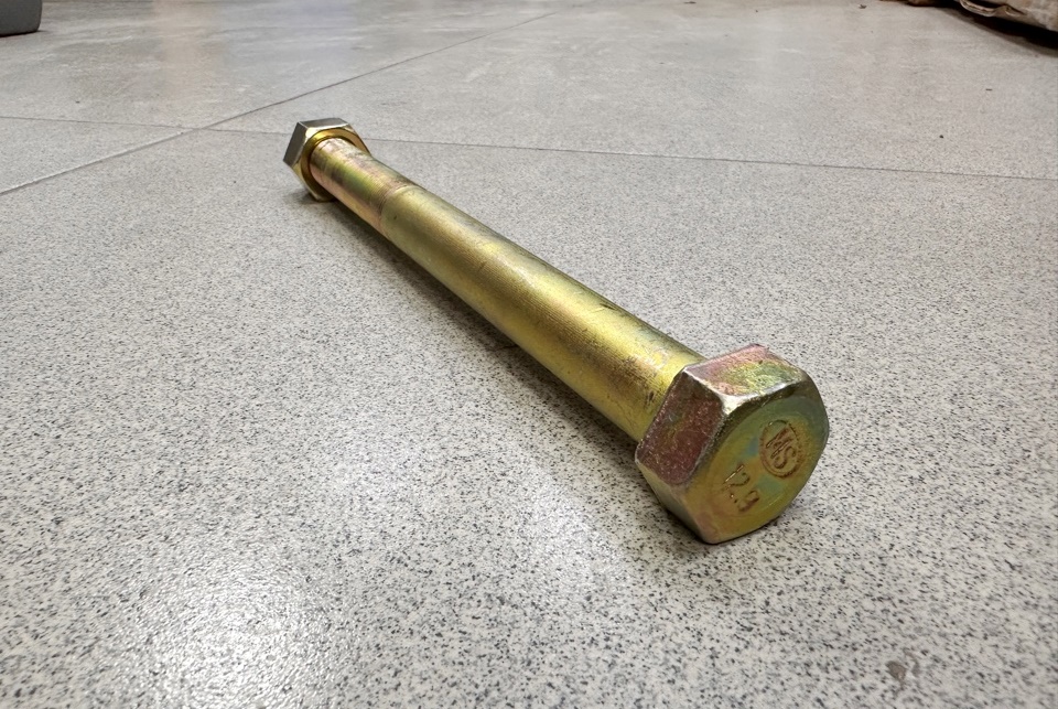 Болт подушки задней рессоры L=260 M=22 HOWO