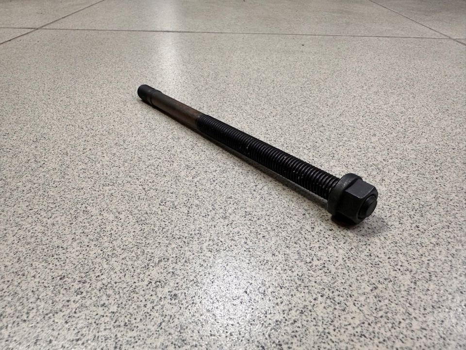 Шпилька ГБЦ L=200, M12 с гайкой HOWO,SHAANXI QINYAN