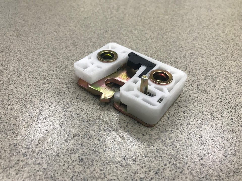 Замок двери HOWO левый