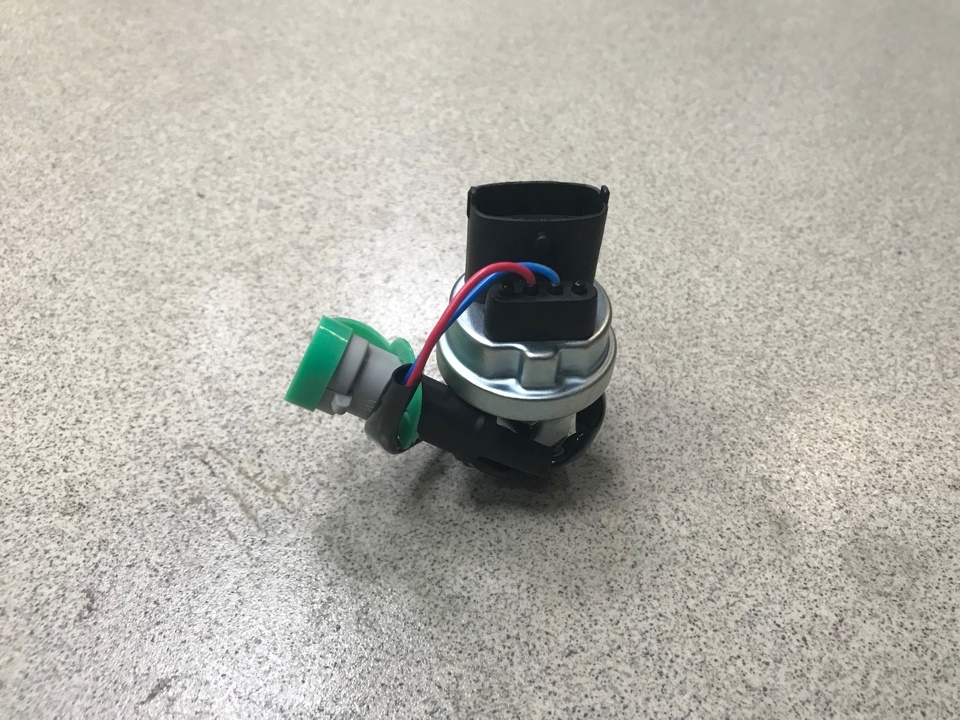 Датчик давления масла SHAANXI WP10,WP12 с проводом