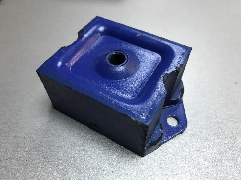 Подушка двигателя HOWO, SHAANXI передняя