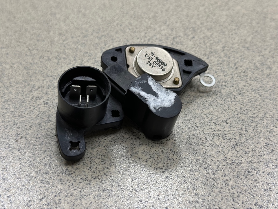 Регулятор напряжения генератора (интегралка) HOWO