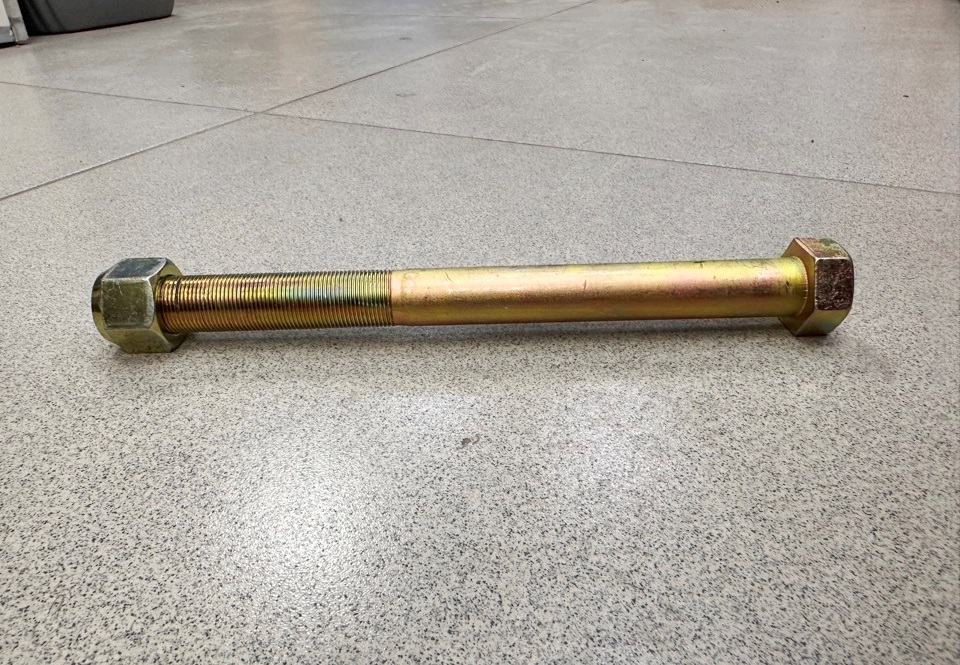 Болт подушки задней рессоры L=260 M=22 HOWO