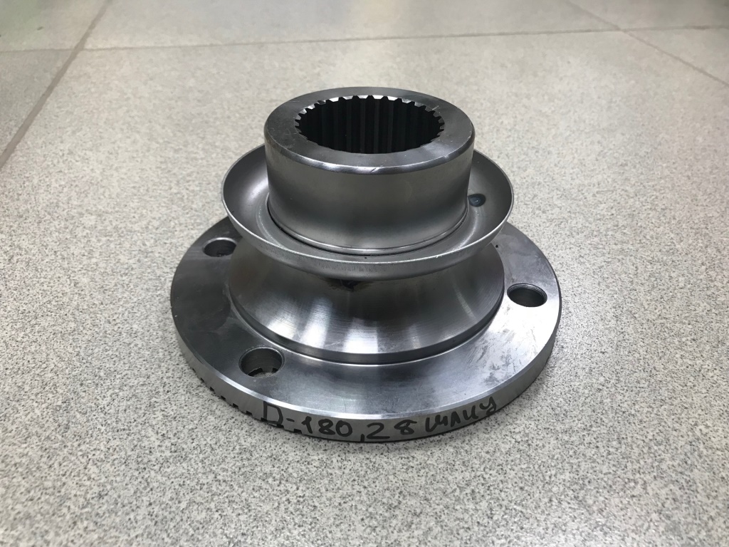 Фланец редуктора HOWO, SHAANXI D=180, 4 отв, Н=90 (средний шлиц 28)