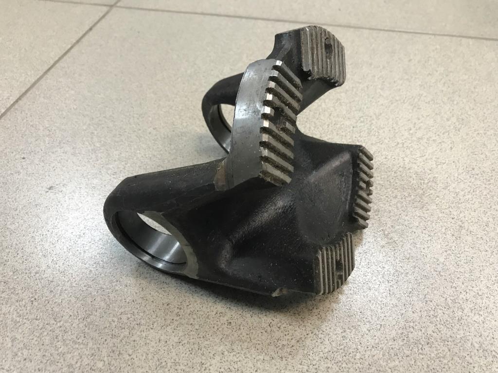 Фланец кардана (4 отв.) HOWO,SHAANXI крестовина 57Х144