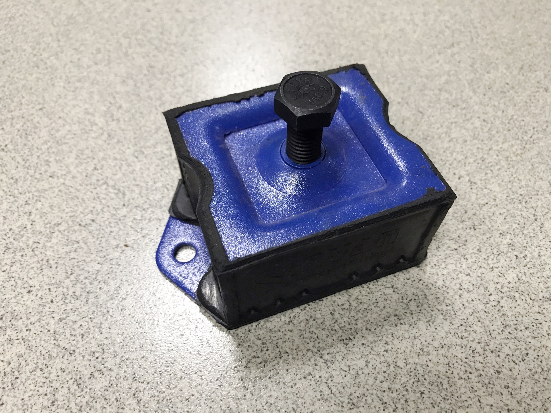 Подушка двигателя HOWO, SHAANXI передняя