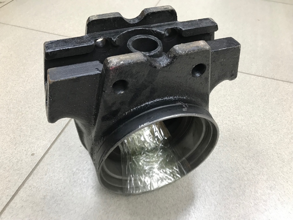 Картер балансира HOWO (2 стремянки)