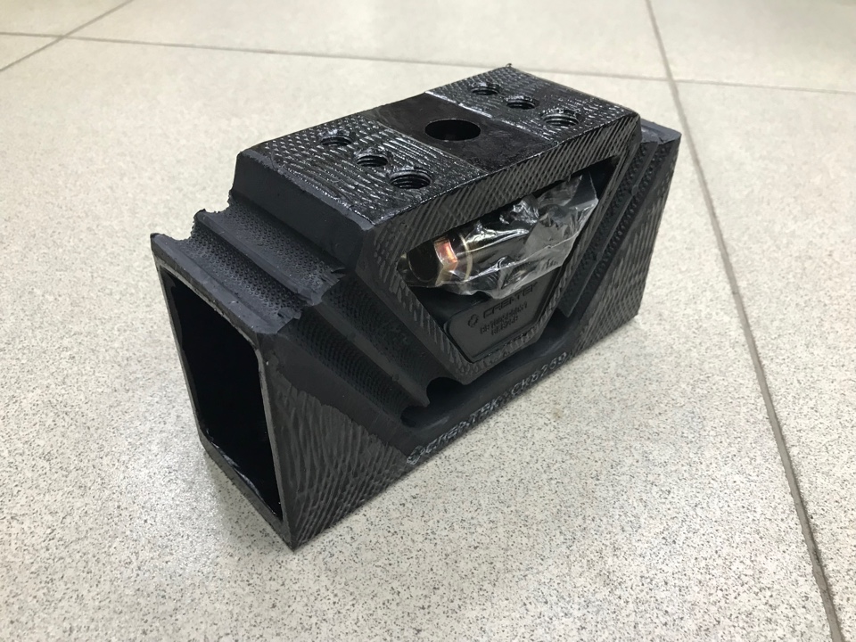 Подушка двигателя HOWO, SHAANXI задняя CREATEK