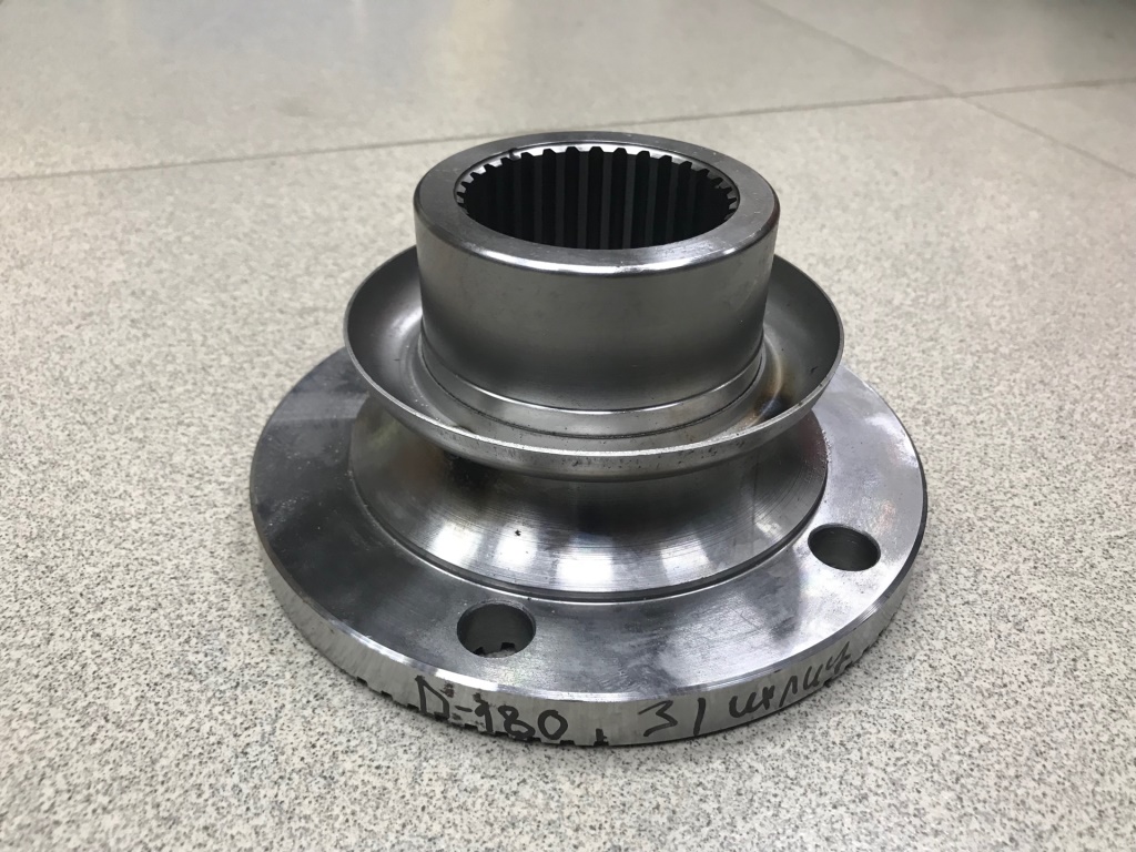 Фланец редуктора HOWO A7, SHAANXI F3000 D=180, 4 отв, Н=90 (мелкий шлиц, 31) мост MAN