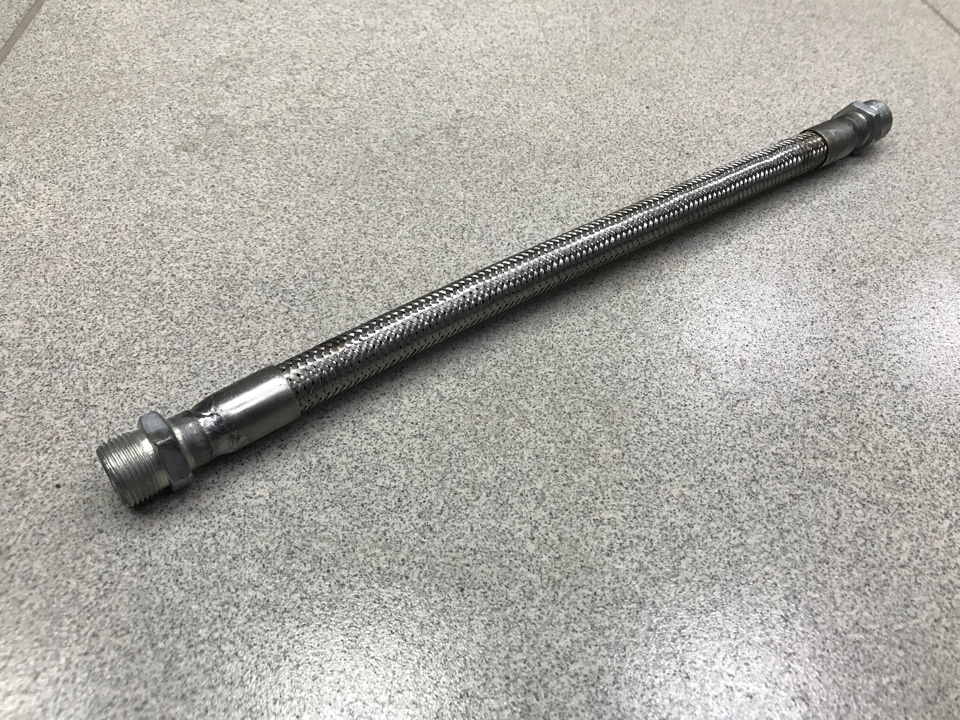 Шланг компрессора HOWO, SHAANXI L=410 М22