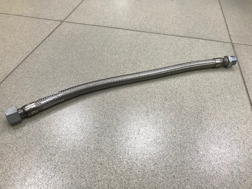 Шланг компрессора HOWO, SHAANXI L=580 Г+Ш М26