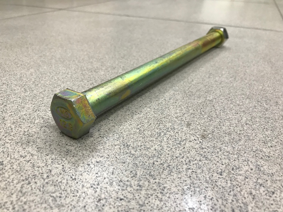 Болт реактивной тяги с гайкой HOWO,DONG FENG L=300 М20