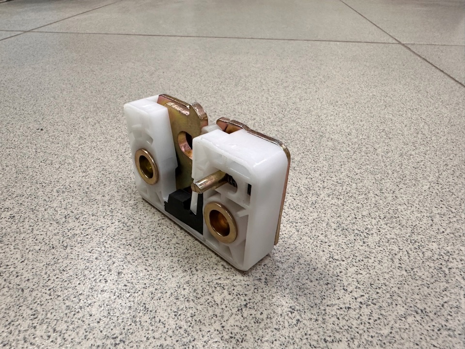 Замок двери HOWO правый