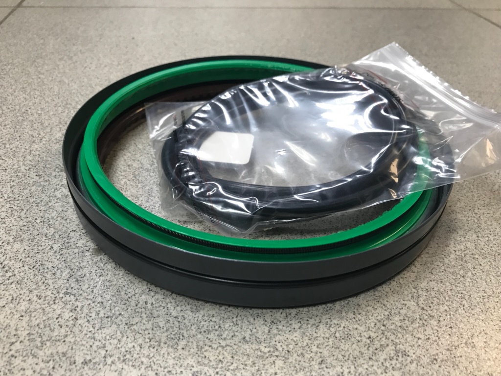 Сальник ступицы HOWO, SHAANXI 190х220х15 задней (к-т из 2-х шт) CREATEK CK8330