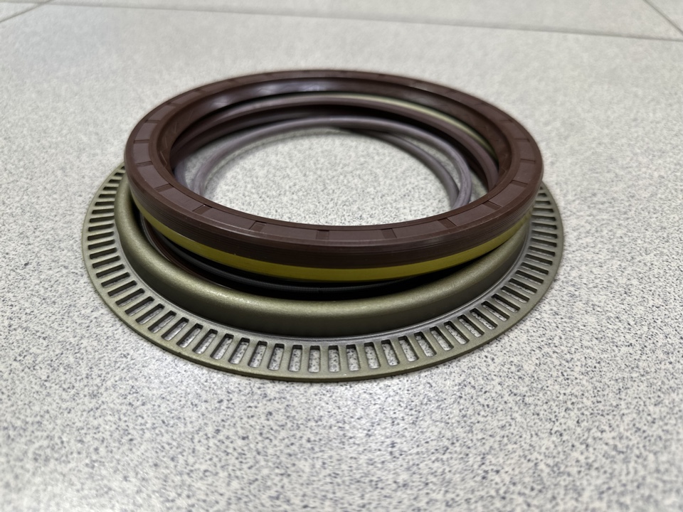 Сальник ступицы SHAANXI F3000 145х175х13/14 задней (к-т из 2-х шт) QINYAN