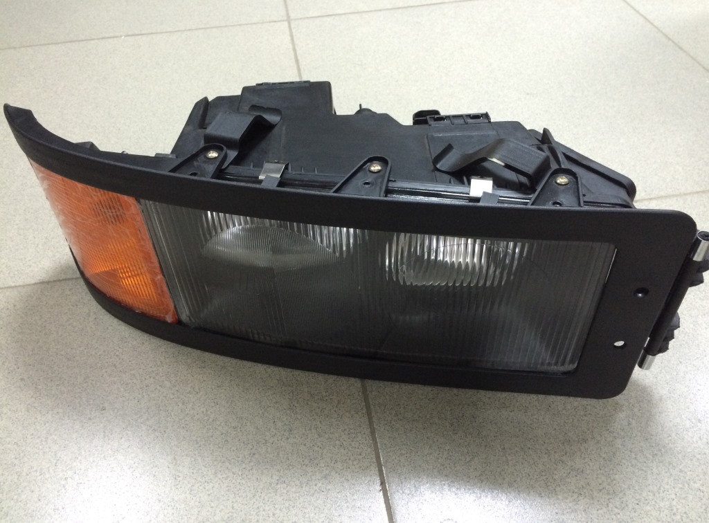 Фара передняя правая (стекло) SHAANXI F2000