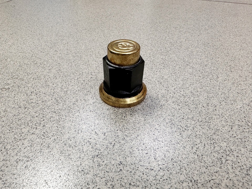 Гайка колеса HOWO, SHAANXI М22х1.5 закрытая QINYAN