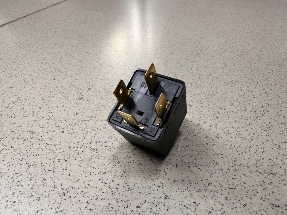 Реле стартера 4-контактное 24В (901.3747-10)