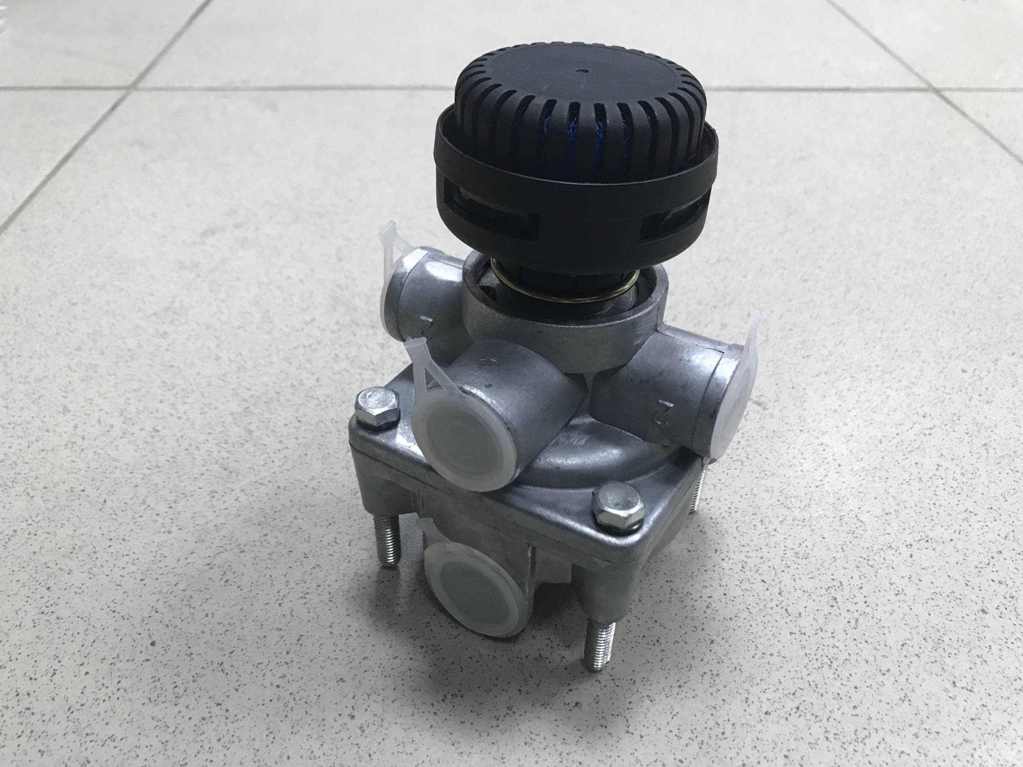 Клапан ускорительный МАЗ,КамАЗ с глушителем