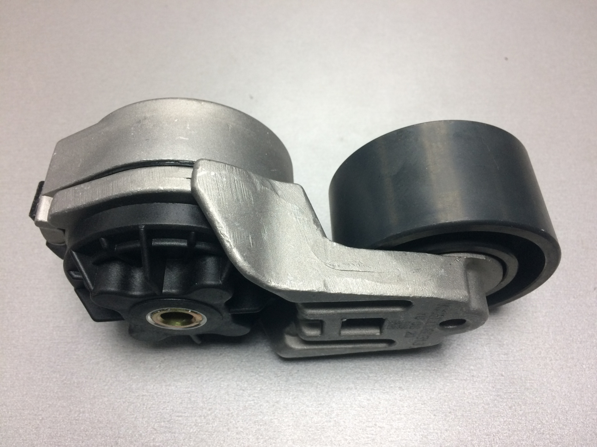 Натяжной ролик D12 HOWO A7