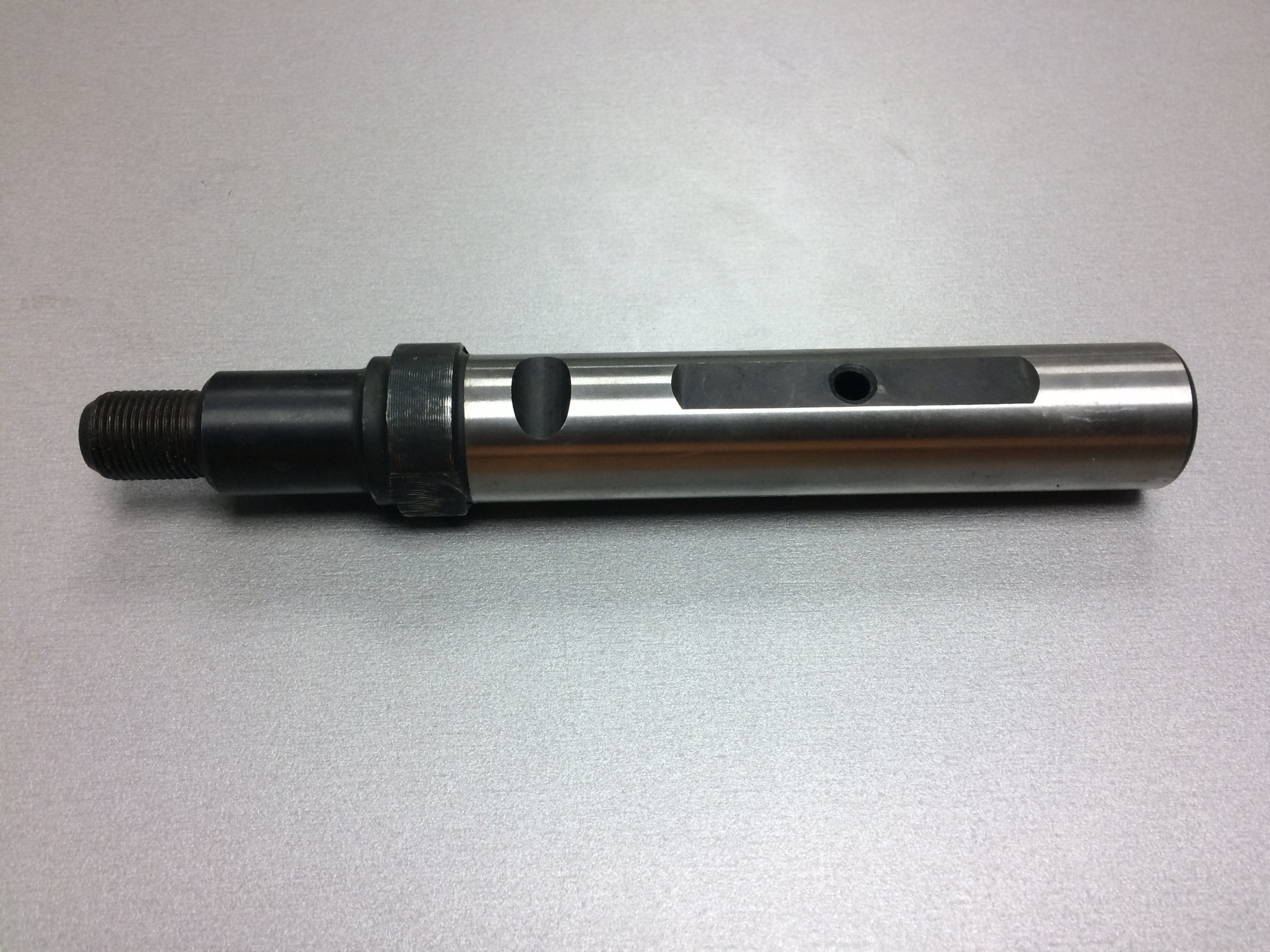 Палец рессоры передний (под гидроцилиндр) SHAANXI