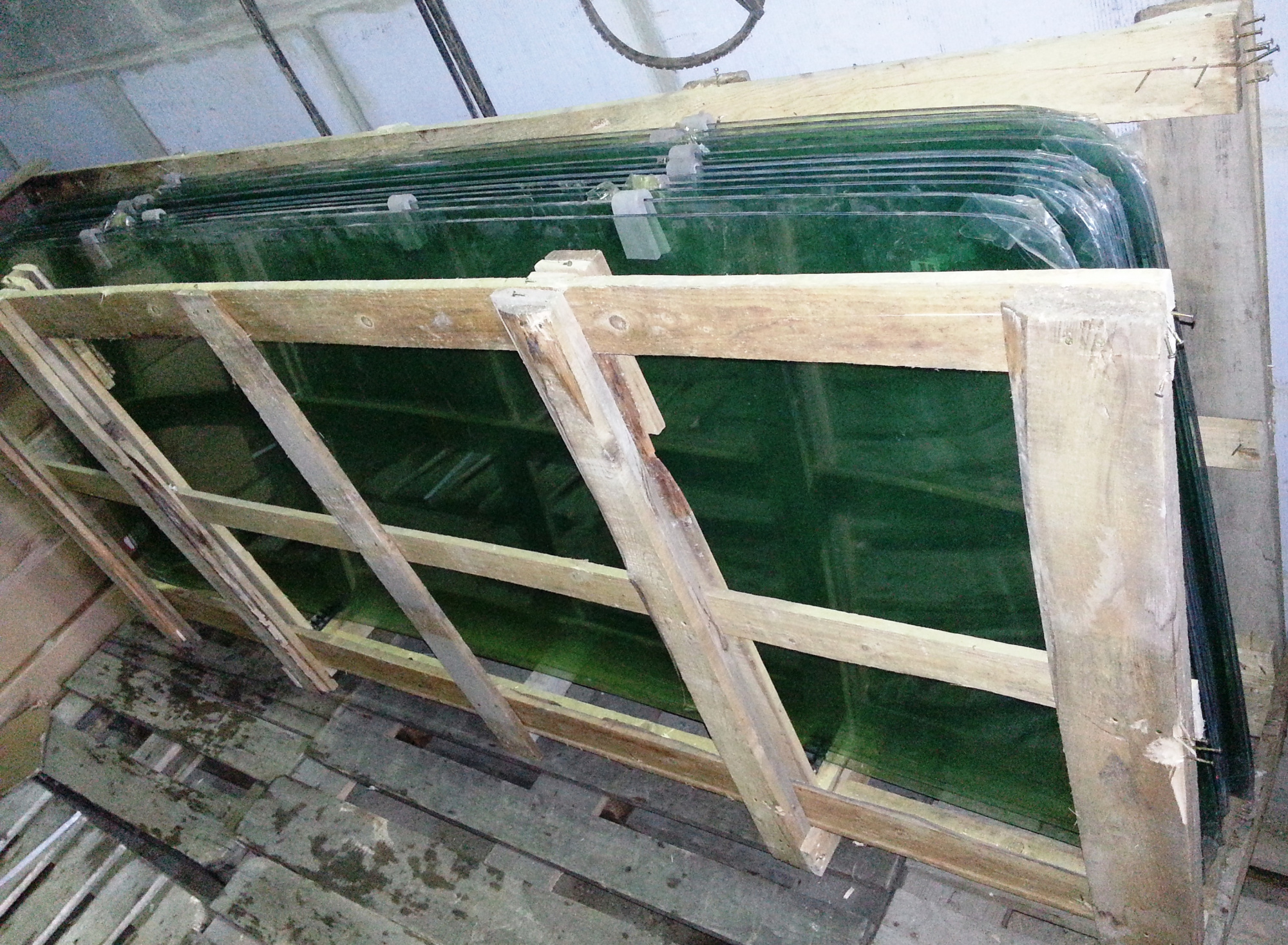 Стекло лобовое (ветровое) HOWO (2205*860)