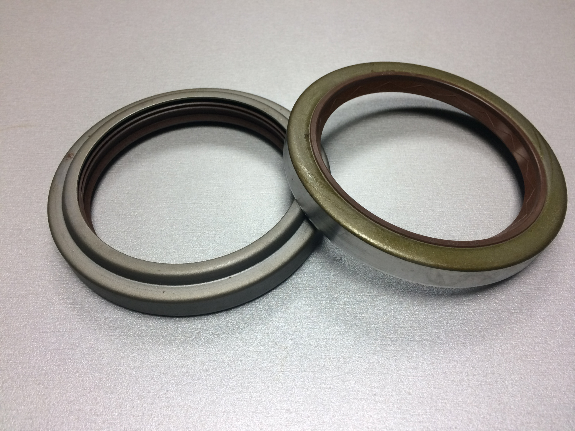 Сальник редуктора SHAANXI, HOWO заднего моста 85х110 (к-т из 2х)