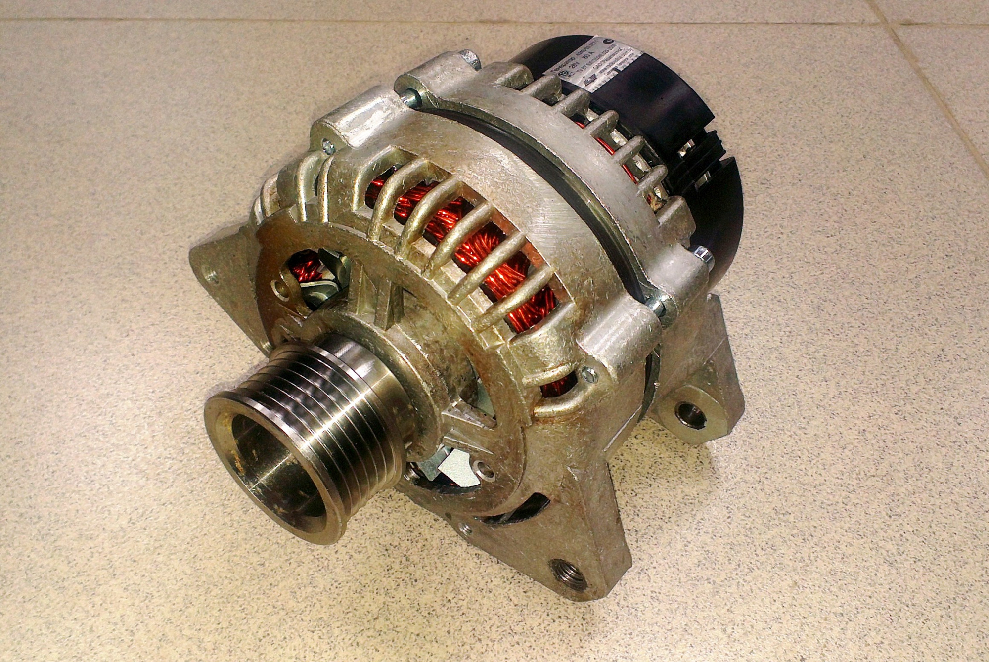 Генератор МАЗ,УРАЛ дв.ЯМЗ ЕВРО-3 28V 90А РАДИОВОЛНА