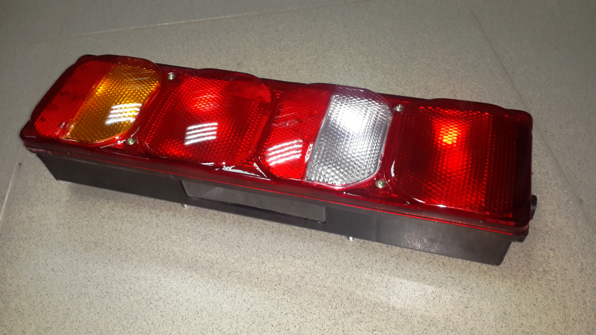 Фонарь задний HOWO-A7 левый