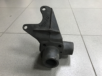 Кронштейн камеры тормозной HOWO правый 