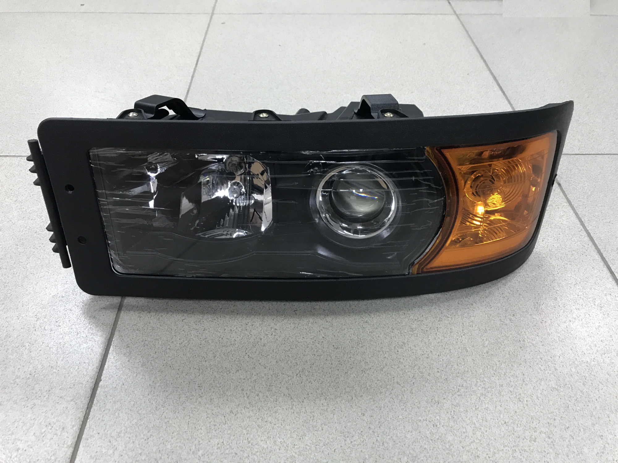 Фара передняя SHAANXI F2000 левая