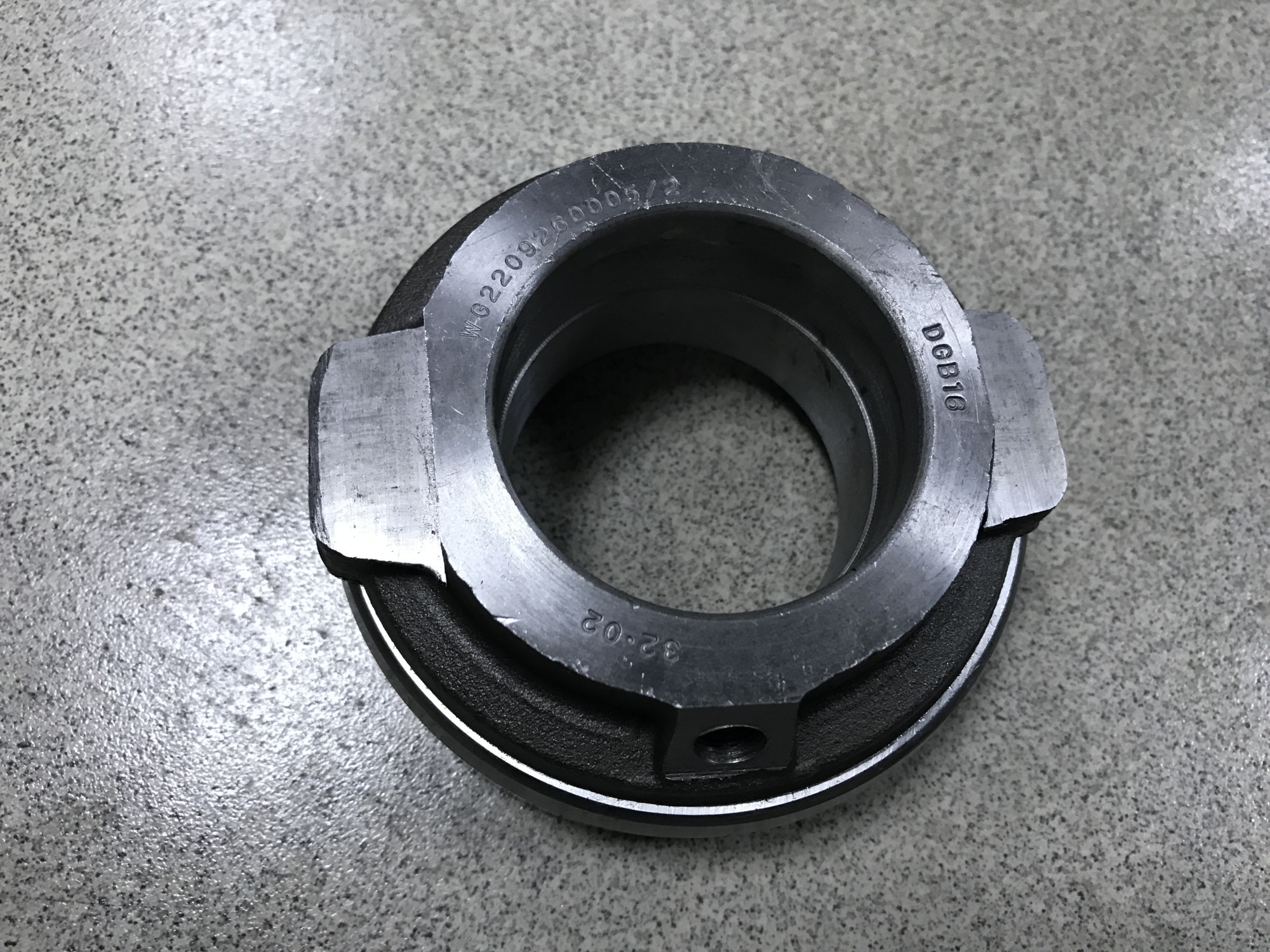 Муфта выжимная HOWO с 2011г. 996714А