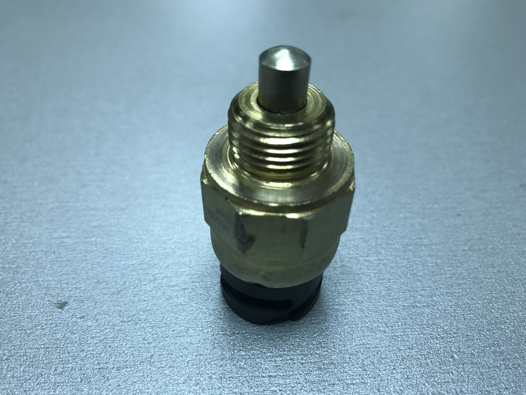 Датчик включения блокировки HOWO A7, SHAANXI мост MAN