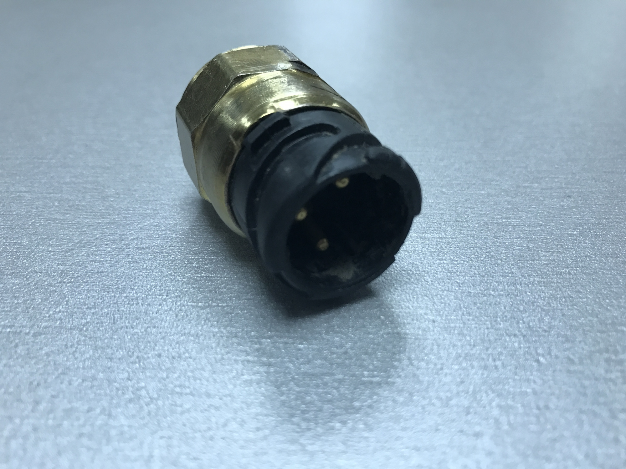 Датчик включения блокировки HOWO A7, SHAANXI мост MAN