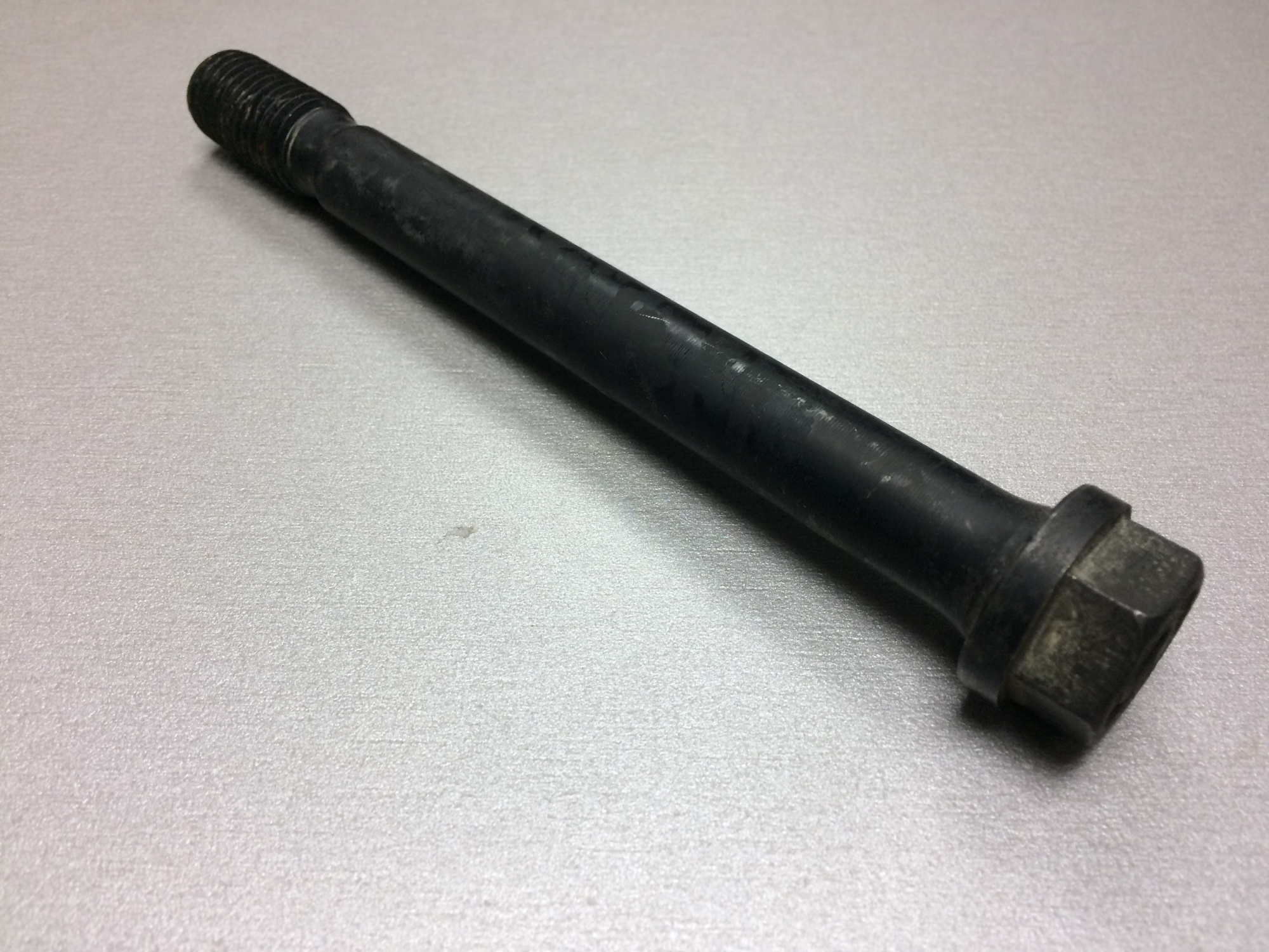 Болт постели блока цилиндров WD-615, WP10