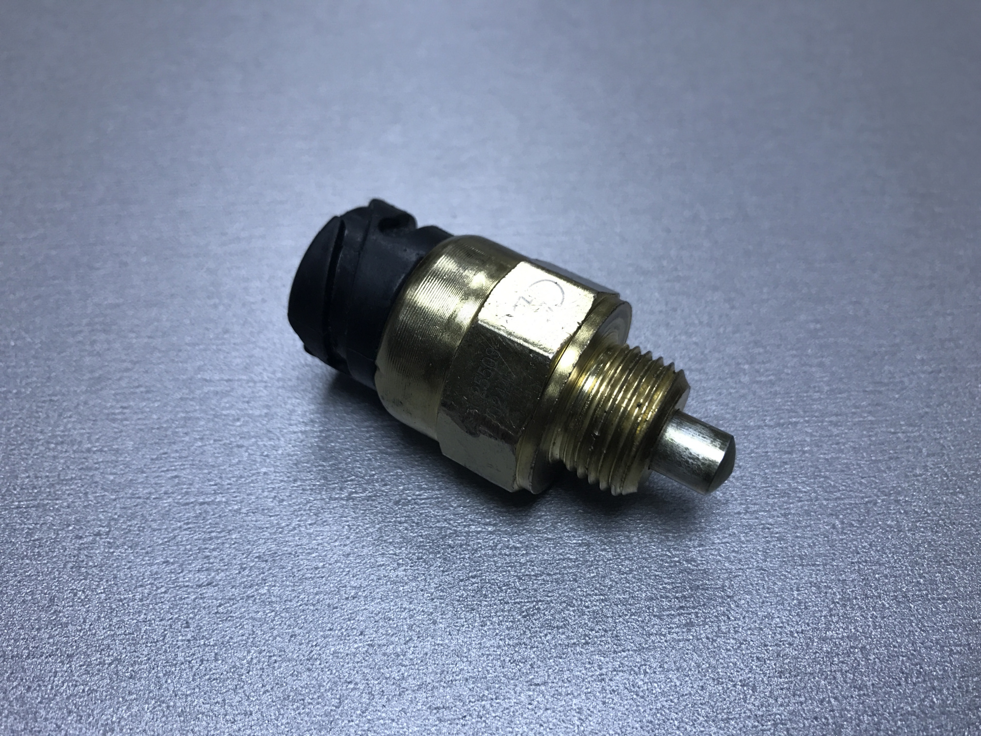 Датчик включения блокировки HOWO A7, SHAANXI мост MAN