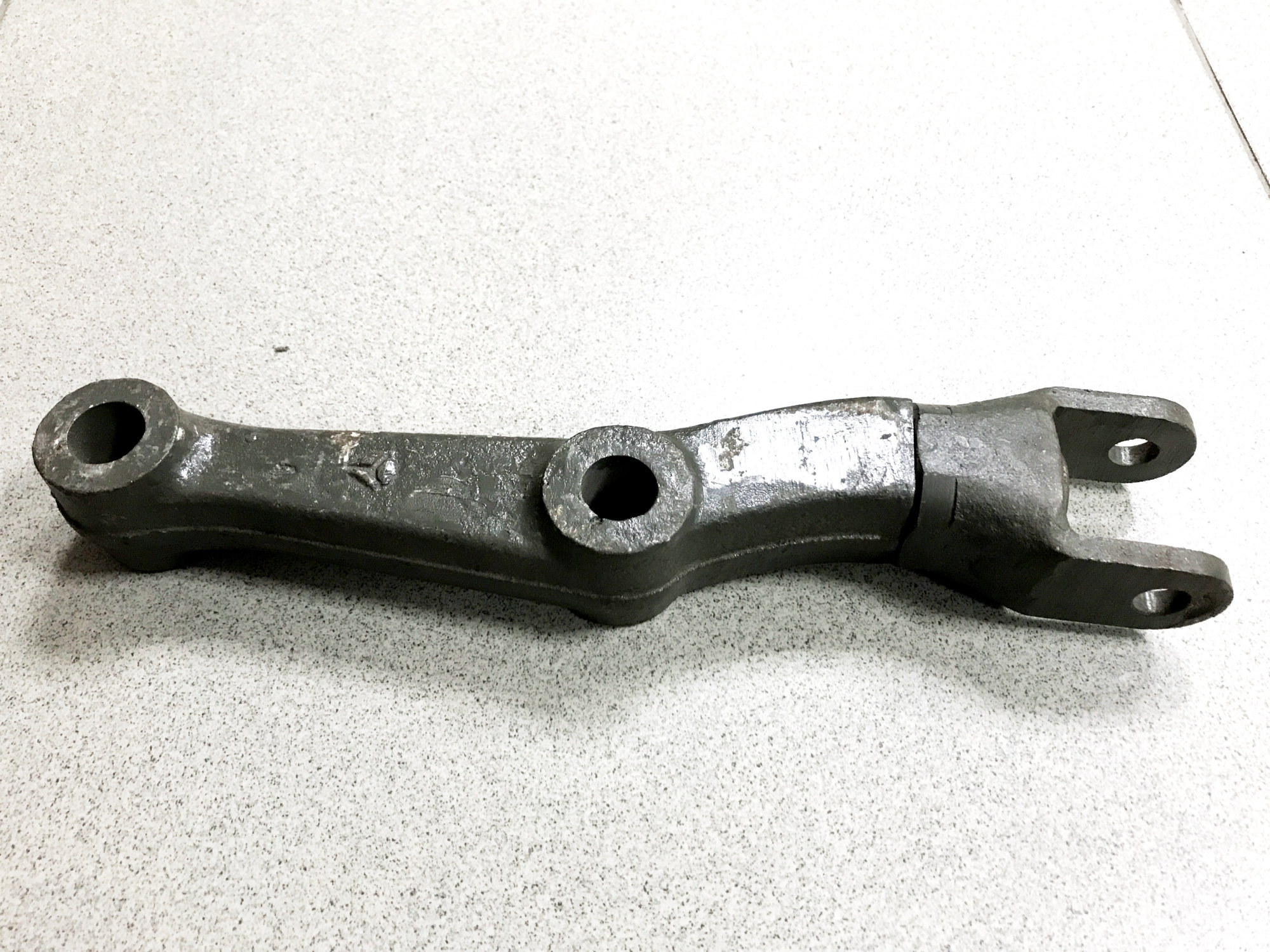 Кронштейн амортизатора HOWO, SHAANXI нижний с вилкой