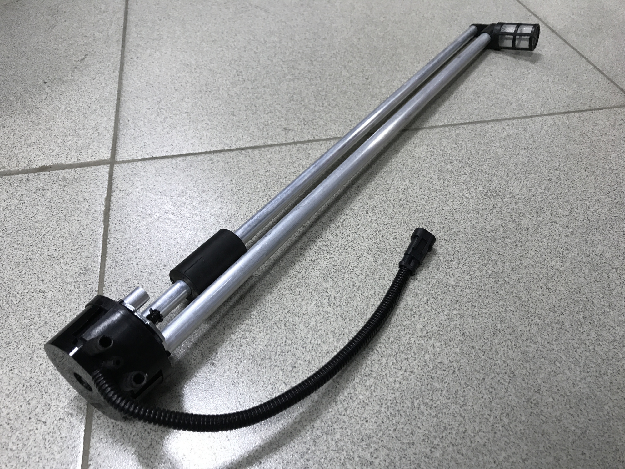 Топливозаборник SHAANXI L=650 на бак 380л