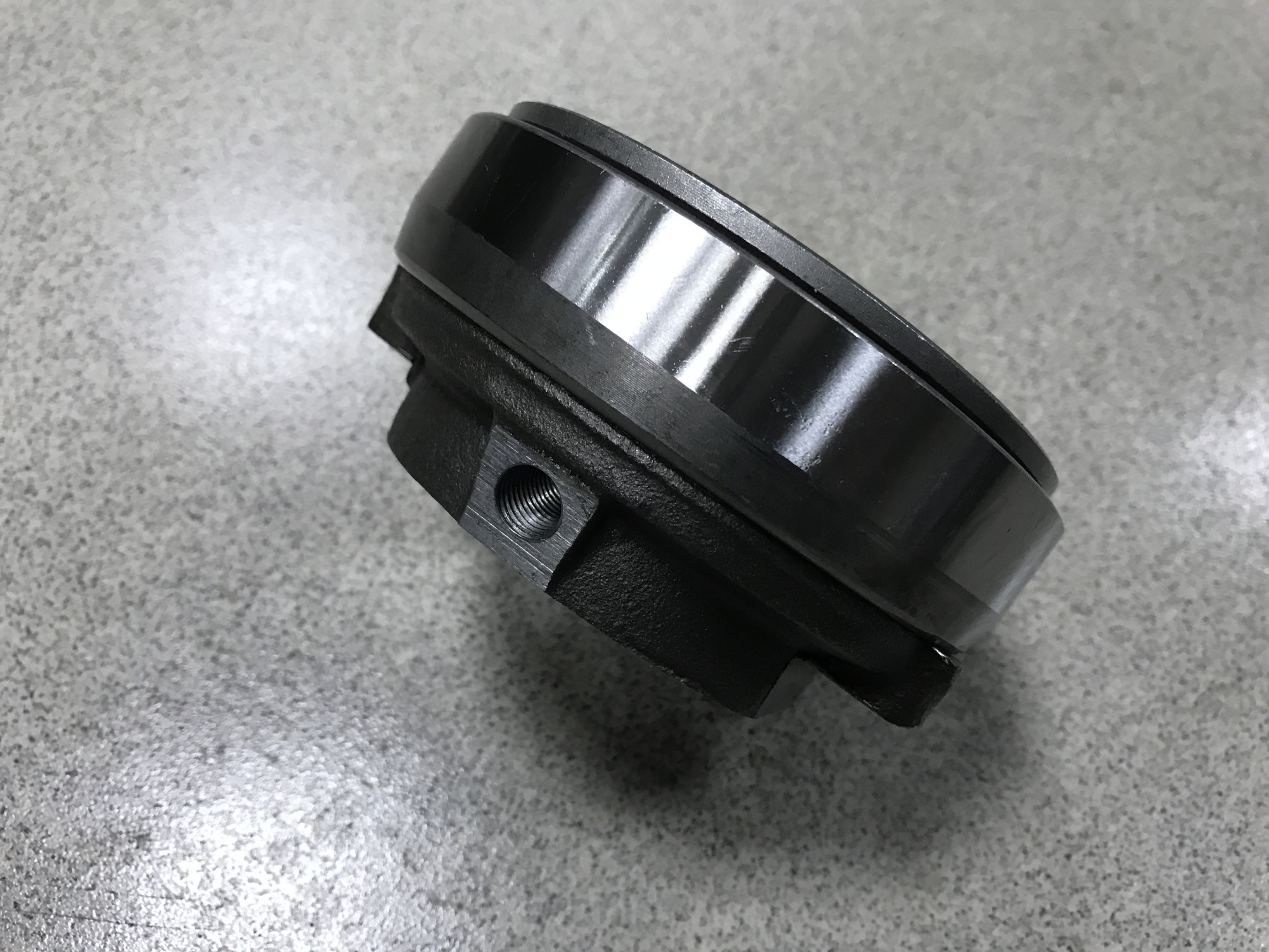 Муфта выжимная HOWO с 2011г. 996714А